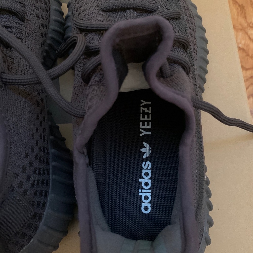 Adidas Yeezy Boost 350 v2 Cinder 4.5 - Picture 6 of 12